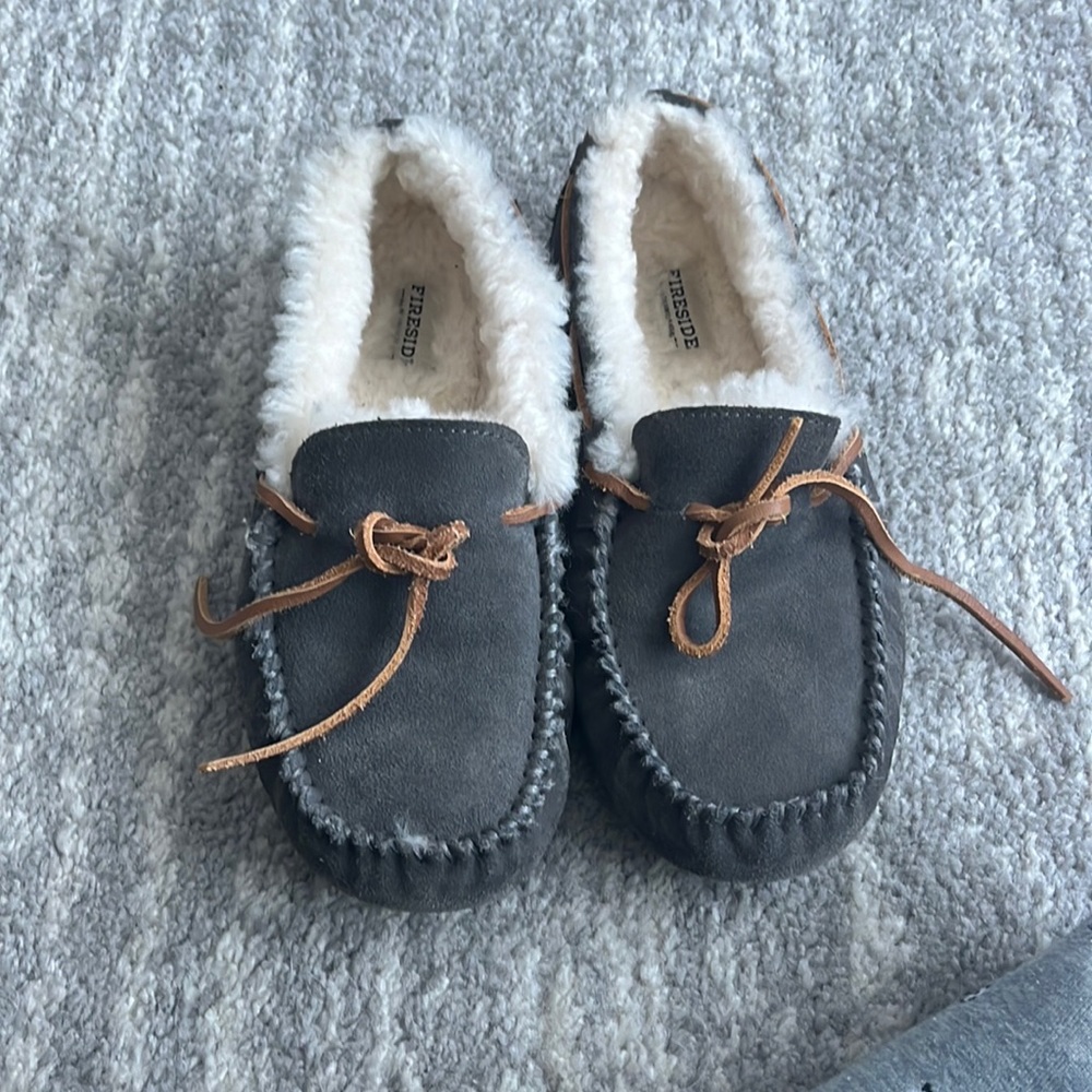 Like NEW! Cozy Women’s Fireside by Dearfoams Moccasins